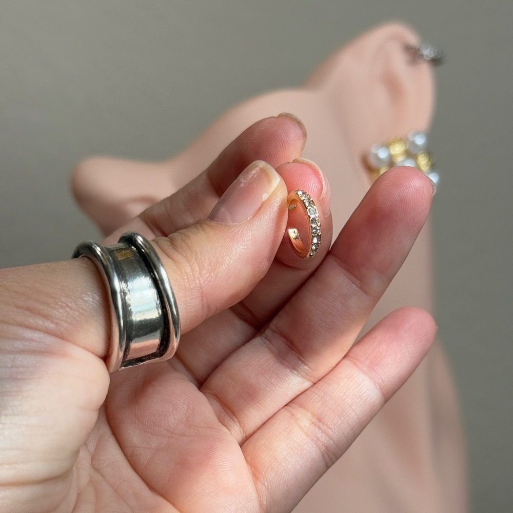 Elegant Gold  Earrings with Crystals - Picture 3 of 5
